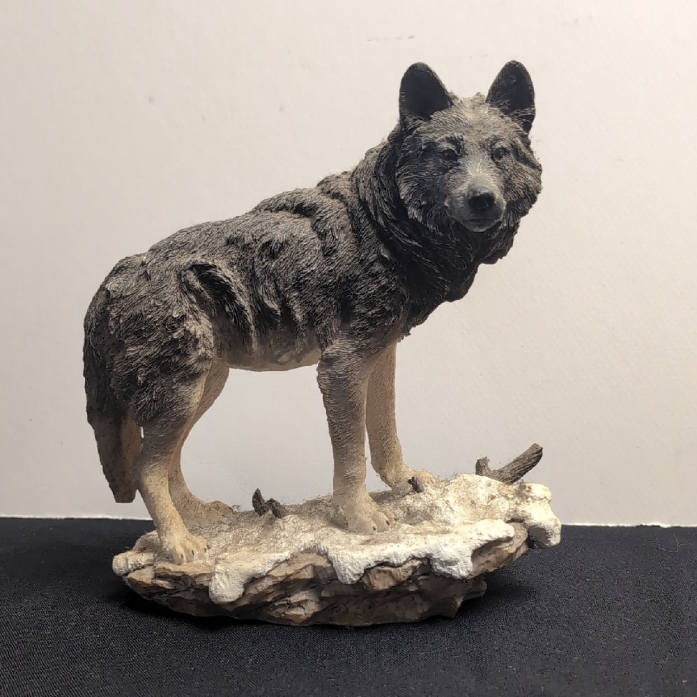 Avon Wolf Forest Prince Figurine 7" Tall Resin Wildlife